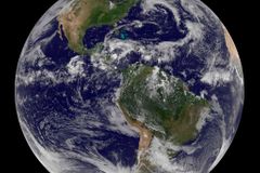 Rotace Země v příštím roce zpomalí. Hrozí více zemětřesení, zjistili vědci