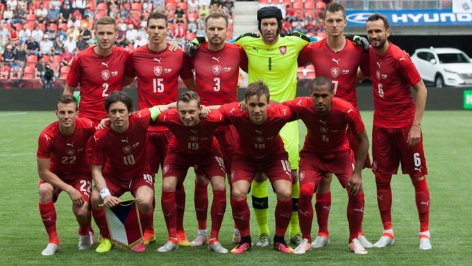 Sportovní úroveň českého týmu je někde na hranici postupu ze skupiny, buď skončí tam, nebo v osmifinále, hodnotí šance fotbalistů na Euru Luděk Mádl.