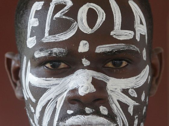 Úryvky z textu písně An actor is pictured before a performance during an awareness campaign against Ebola at Anono school in Abidjan
