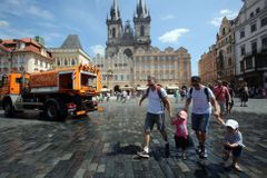 Praha má s horkem bojovat vysazováním zeleně, zakládáním parků a mlžítky v ulicích, říká Kolínská
