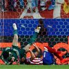 LM, Atlético-Chelsea: zraněný Petr Čech - srážka s Raulem Garciou