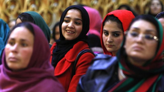 Případy násilí na ženách v Afghánistánu obletěly svět. Pokud zákon prezident podepíše, situace žen se může ještě zhoršit. Ilustrační foto.