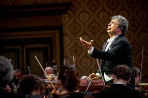Recenze: Mahler už je běžný, teď Česká filharmonie hraje klasika 20. století Beria