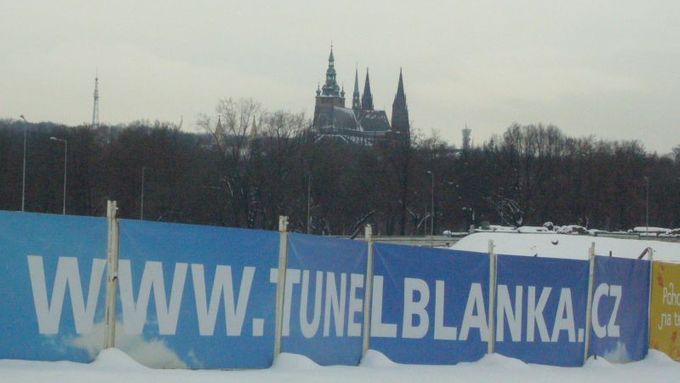 Tunel Blanka se staví na dohled od historického jádra Prahy, které je na seznamu UNESCO