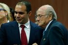 Právníci zjišťují, zda princ Alí nemůže nahradit Blattera
