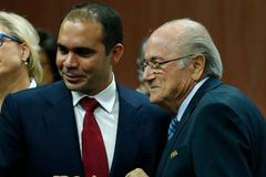 Právníci zjišťují, zda princ Alí nemůže nahradit Blattera