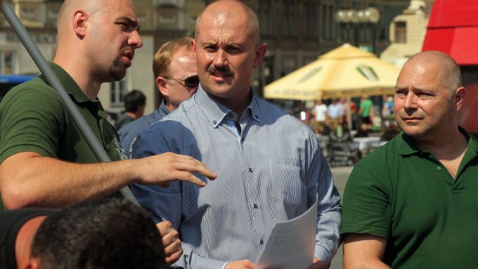 Marián Kotleba (uprostřed) na jedné z demonstrací proti migraci.