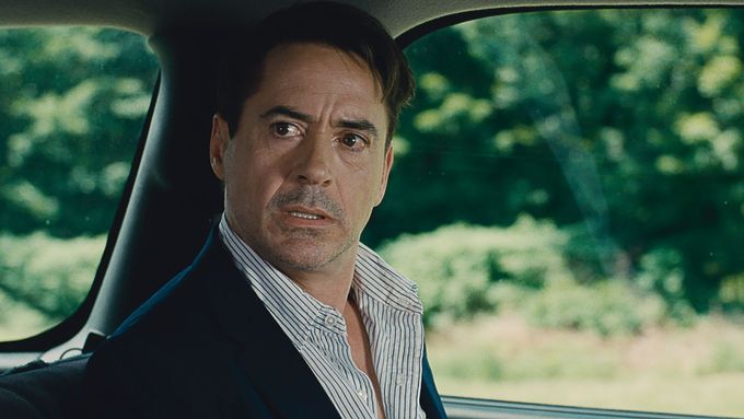 Robert Downey Jr. bez Iron Manova brnění dokazuje, že může uvažovat i o Oscarovi.