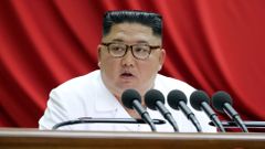Kim Čong-un na zasedání Ústředního výboru Korejské strany práce.