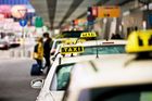 Dokud nebudete dodržovat zákon, přerušte činnost, vyzvali taxikáři firmy Uber a Taxify
