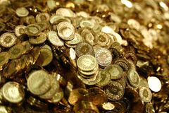 Dělníci našli zlatý poklad z války, jsou obviněni z krádeže