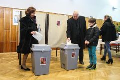 Volební pátek: Účast voličů byla nadprůměrná