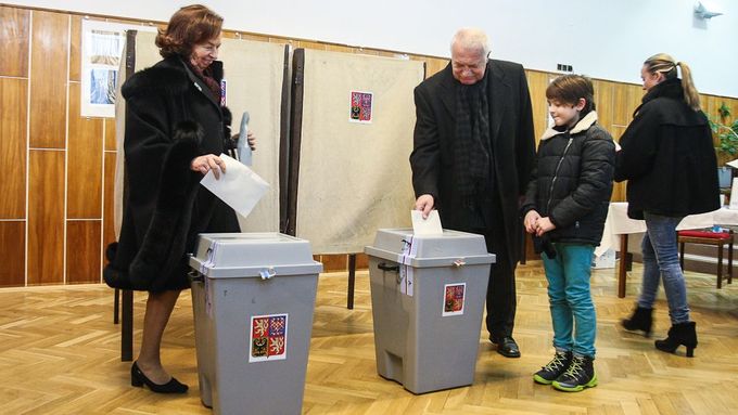Václav Klaus jméno svého kandidáta nezveřejnil.