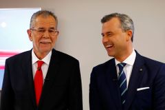 Rakouští prezidentští kandidáti se střetli v debatě, nové odpovědi ale nenabídli