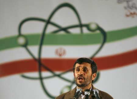Ahmadínežád s "jadernou svatozáří"