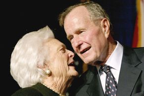 Zemřel poslední umírněný republikán George Bush. Nedělejme z něj něco, čím nebyl