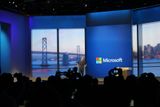 Nový šéf Microsoftu Satya Nadella na konferenci Build hovořil jen krátce o strategii, která znamená důraz na mobilní a webové služby.