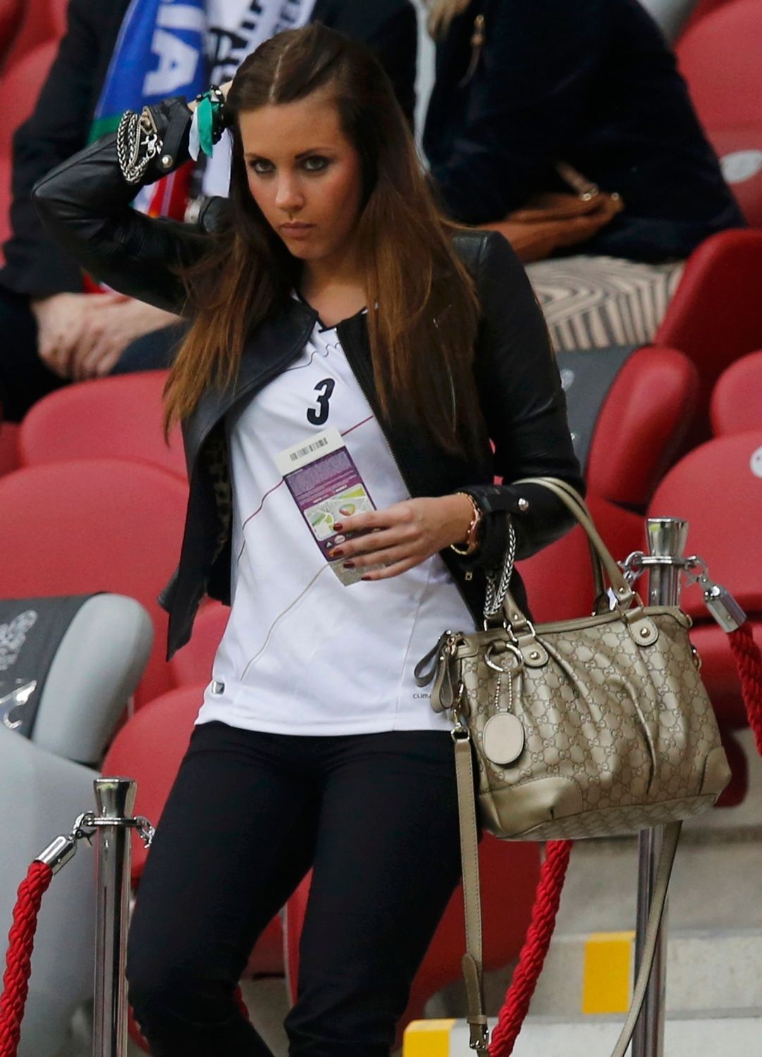 Jenny Rhodeová, přítelkyně Marcela Schmelzera před utkáním Německa s Itálií v semifinále Eura 2012.