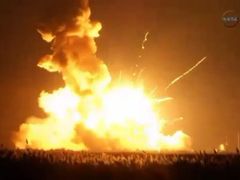 Raketa Antares explodovala po startu
