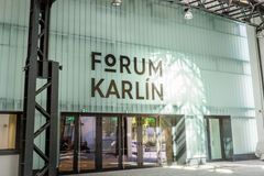 Bakalův nový sál v Karlíně čeká první zatěžkávací zkouška