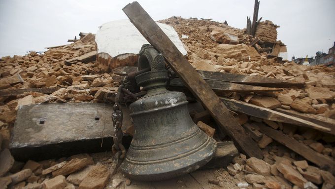 Zbořený chrám v Nepálu, který zničilo zemětřesení. Ilustrační foto.