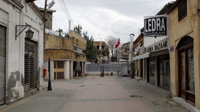 Rozdělená ulice Ledra v Nikózii by se už brzy mohla otevřít. Její turecká a řecká část se podle OSN konečně spojí.