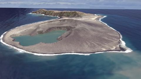 Video: Podívejte se, jak se zrodil nový ostrov po výbuchu sopky