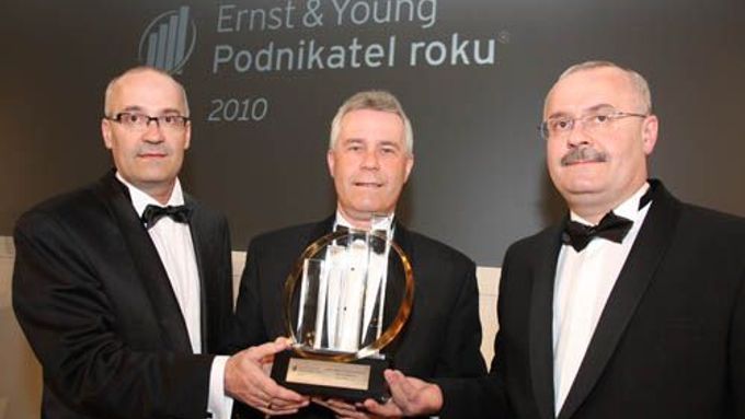 Titul Podnikatel roku 2010 získali Adam, Mariusz a Valdemar Walachovi ze společnosti Walmark.