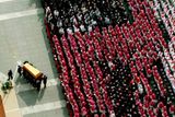 8. duben 2005 - papežův pohřeb. Jeho pontifikát byl třetím nejdelším v historii.