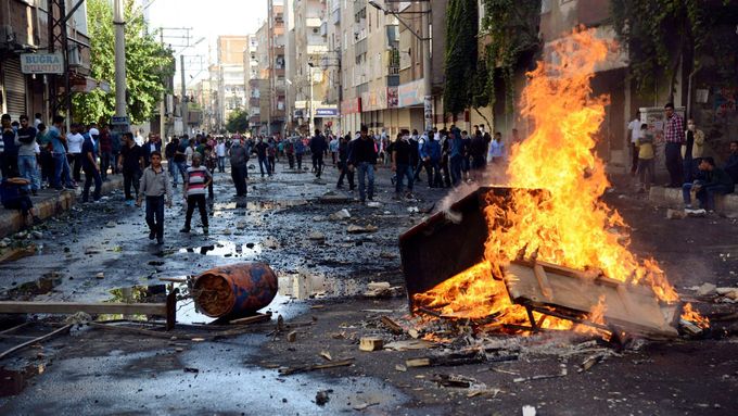 Protesty Kurdů v tureckém městě Diyarbakır.