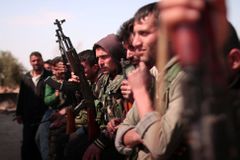 Povstalci v Sýrii začali útok na Rakku, baštu Islámského státu
