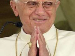 Benedikt XVI. upřednostňuje v boji s kriminalitou tradiční recept - modlitbu