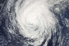 Tropická bouře Irene se změnila v letošní první hurikán