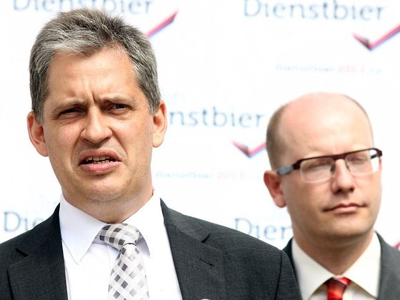 Politika rok před volbami Prezidentská kampaň Jiřího Dienstbiera