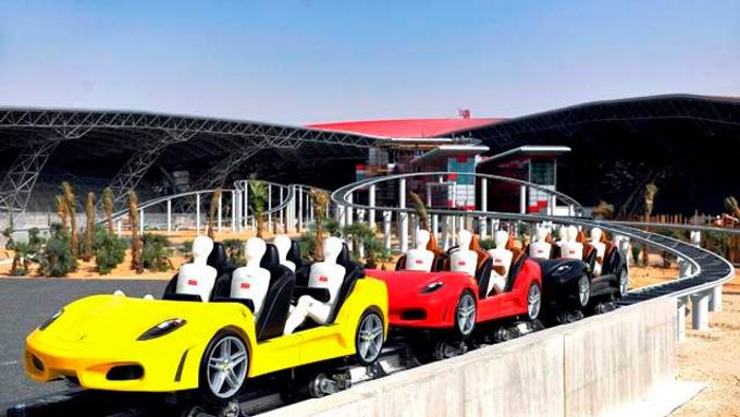 Horská dráha v zábavním parku Ferrari již prochází zkouškami