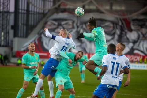 Slavia - Baník 1:0. Poprvé hosty spasil videorozhodčí, Schranzova trefa ale už platí