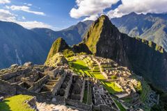 Peru deportovalo turisty, kteří poničili Machu Picchu. Z citadely si udělali záchod
