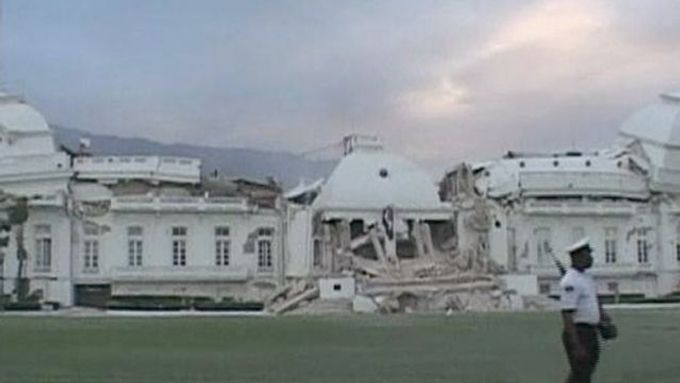 Zničený palác haitského prezidenta.