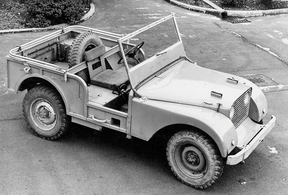 Land Rover Defender - 2 prototyp s centrálně umístěným řízením z roku 1947