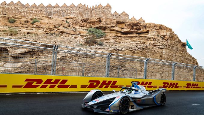 Formule E znovu zvolila netradiční místo konání, hlavní město Saúdské Arábie.