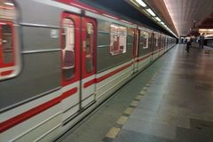 V úseku Kačerov-Háje nejezdilo metro, kvůli závadě