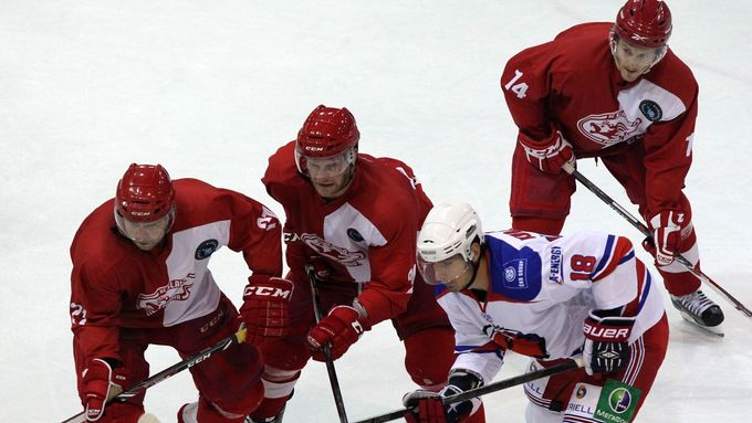 V přípravném zápase Slavia pražský Lev porazila, v těchto dnech se s týmem z KHL v Praze přetahuje o diváky - oba týmy mají totiž dlouho sérii domácích utkání