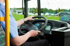 Řidiči autobusů povýší do páté platové skupiny, polepší si o 16 korun na hodinu