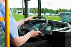 Autobusy na Kladensku dnes jezdí bez problémů, řidiči už nechybějí