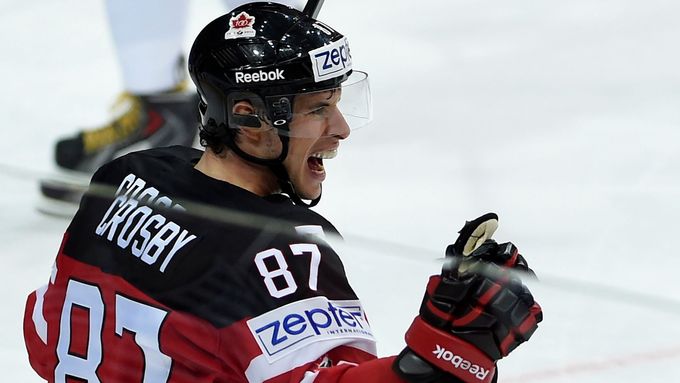 Prohlédněte si galerii z finále světového šampionátu hokejistů v Praze, v němž Kanada deklasovala tým Ruska 6:1.