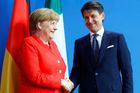 EU potřebuje více solidarity v oblasti migrace, shodli se Merkelová a Conte