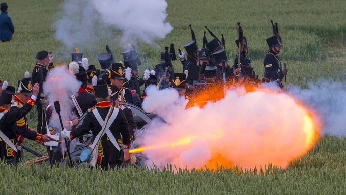 rekonstrukce bitvy u Waterloo ke 200. výročí