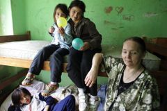 Nečas vzkazuje Romům na severu: Peníze nejsou zadarmo