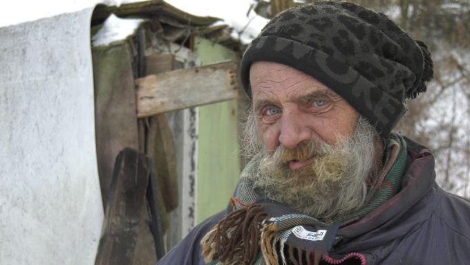 Jiří žije v dřevěné chatrči ve zlínské čtvrti Příluky už deset let. Zvykl si i na mrazivé počasí