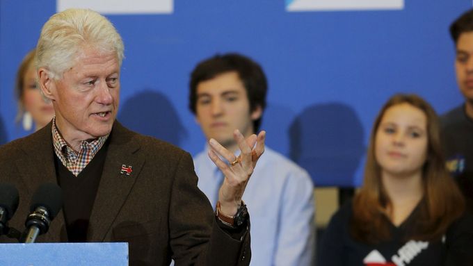 Bill Clinton se veřejně zapojil do volební kampaně své ženy Hillary.